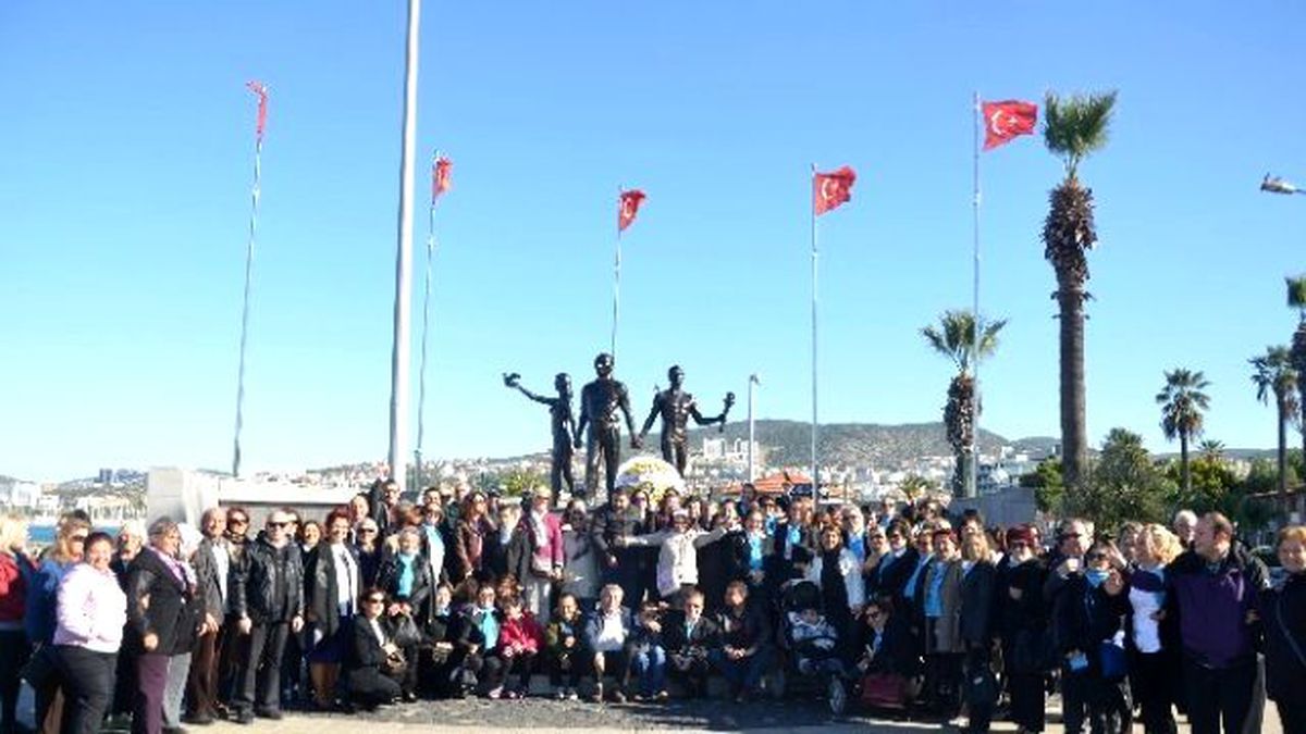 Kuşadası\'nda Engelliler Günü Kutlamaları