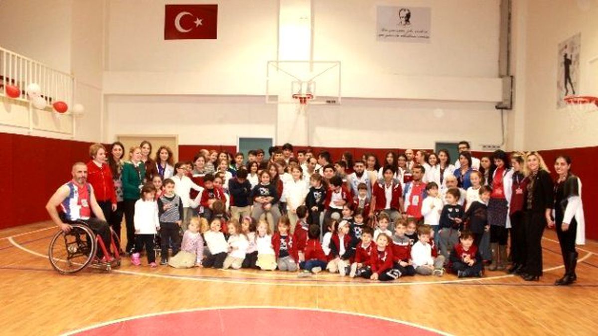 Öğretmen ve Öğrenciler Bir Günlüğüne Engelli Oldu