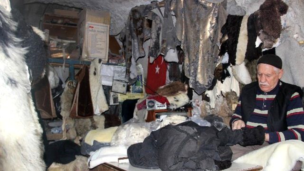 Kürk Ustaları Teknolojiye Direnmeye Çalışıyor