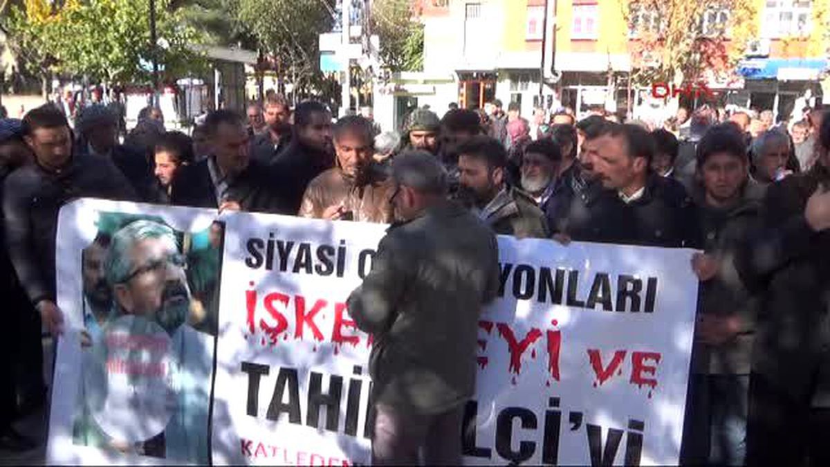 Siverek\'te Hdp\'lilerden Tahir Elçi Protestosu