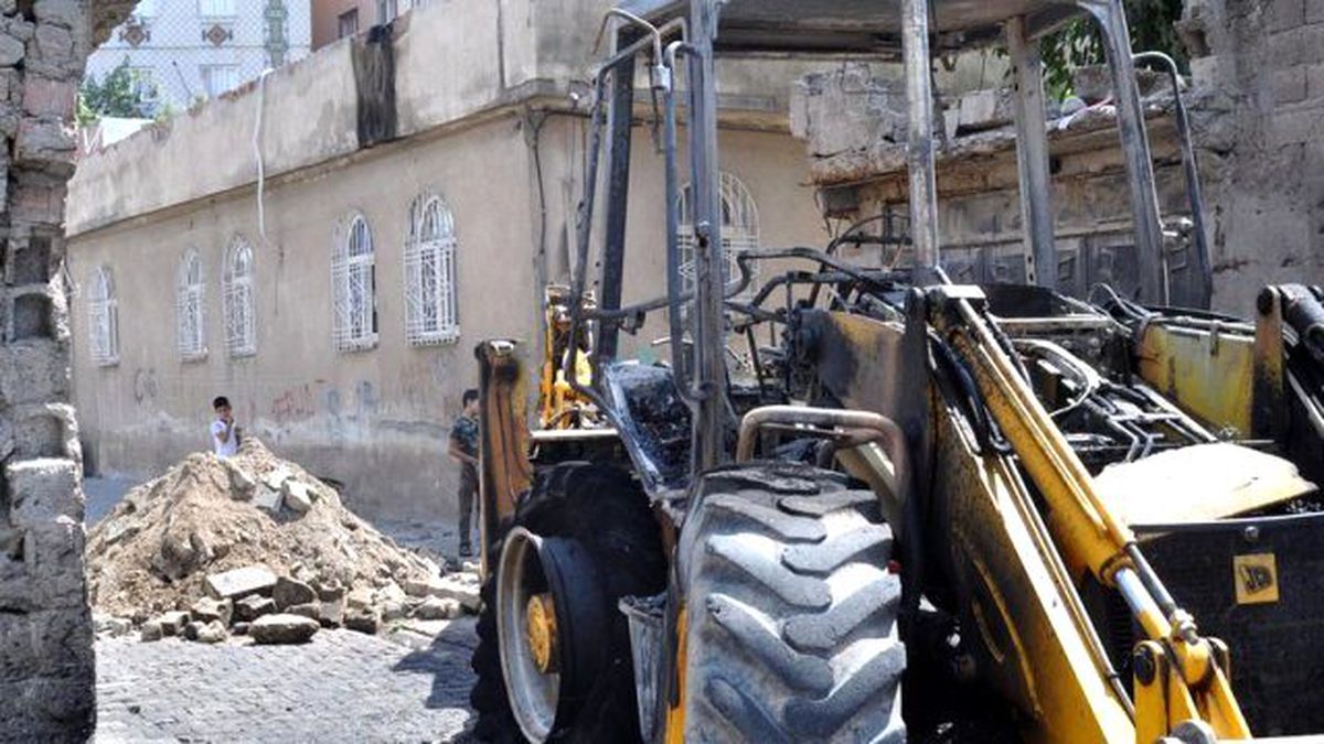 Kepçeyle Hendek Kazan Teröristler Öldürüldü