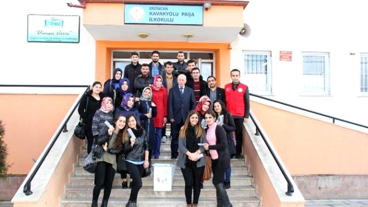 Yüzlerce Kırtasiye Seti Öğrencilere Dağıtıldı