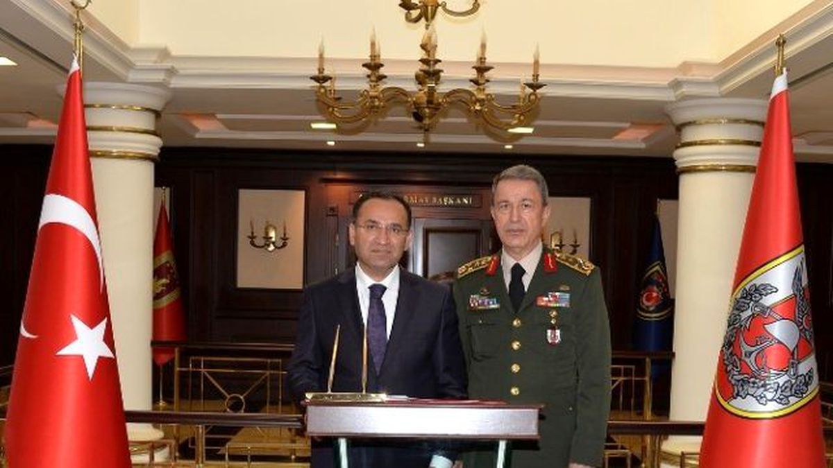 Adalet Bakanı Bozdağ, Genelkurmay Başkanı Akar\'ı Ziyaret Etti