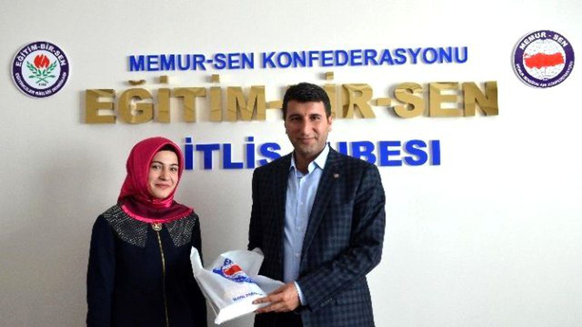 Bitlis\'te "Unutamadığım Öğretmenim" Yarışmasının Ödülleri Verildi