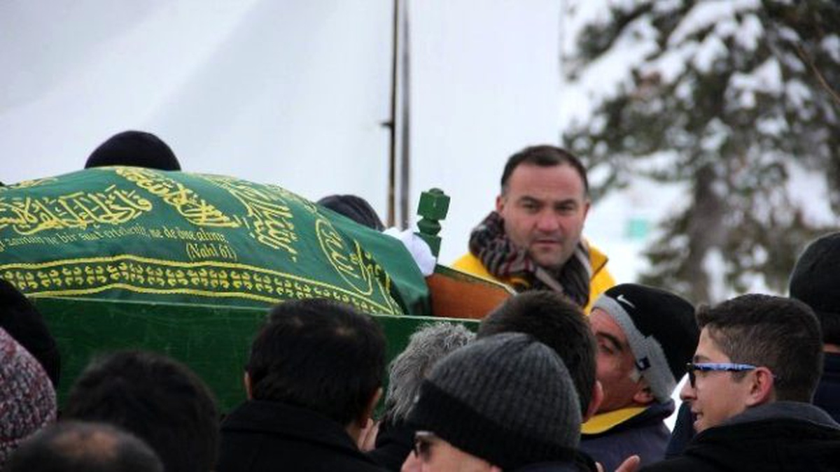 Bolu\'nun Uzun Muhtarı Toprağa Verildi