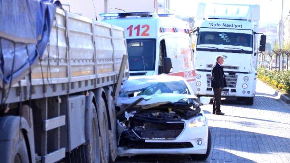 Çanakkale\'de Trafik Kazası: 4 Yaralı