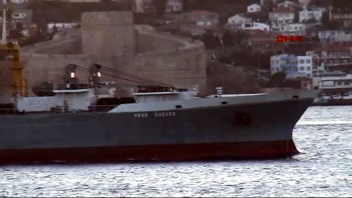 Çanakkale Rus Askeri Tanker Gemisi Çanakkale Boğazı\'ndan Geçti