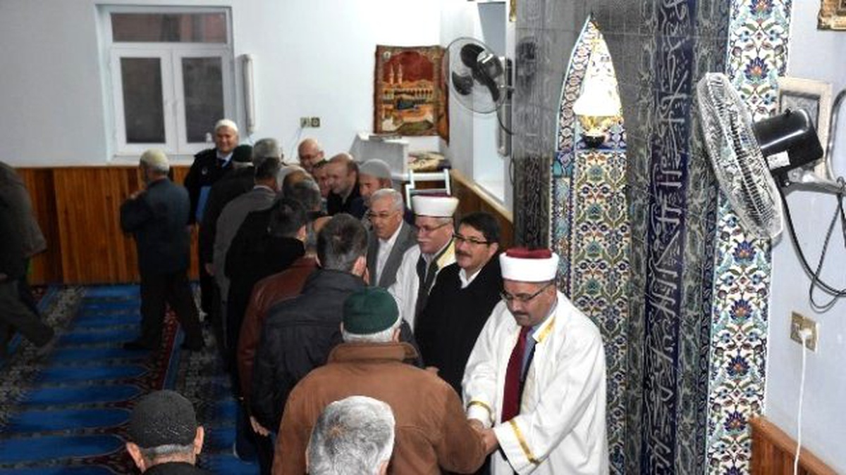 Çelik Sabah Namazında Vatandaşla Buluştu