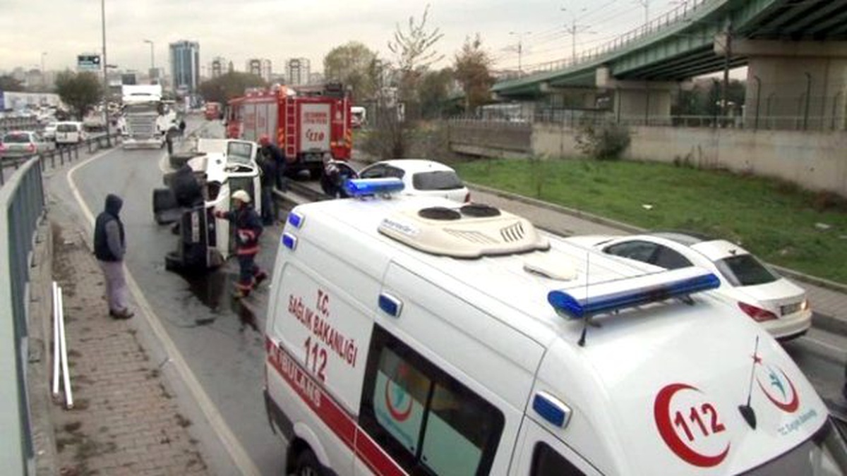 E-5\'te Kontrolden Çıkan Otomobil Yan Yattı: 1 Yaralı