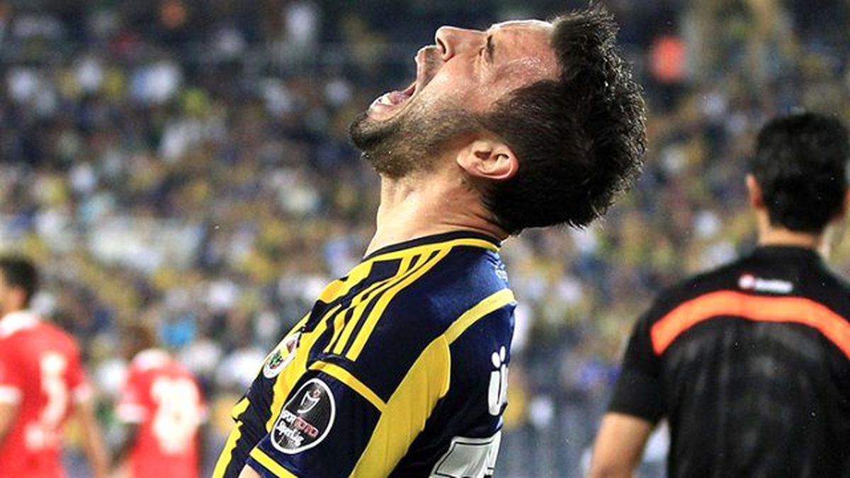 Gökhan Gönül, Valencia'yla Anlaştı Fenerbahçe'den Ayrılıyor