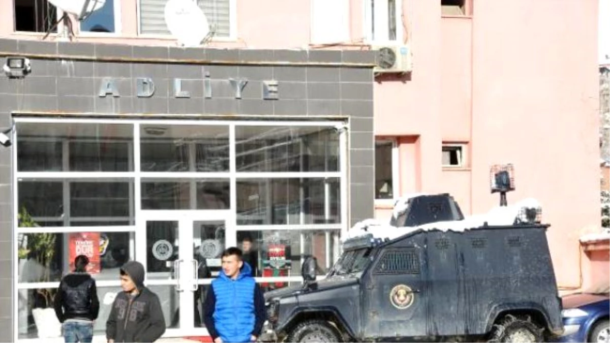 Hakkari\'de \'Öz Yönetim\' Açıklamasına Katıldığı İçin Tutuklanan 2 Kişi Tahliye Edildi