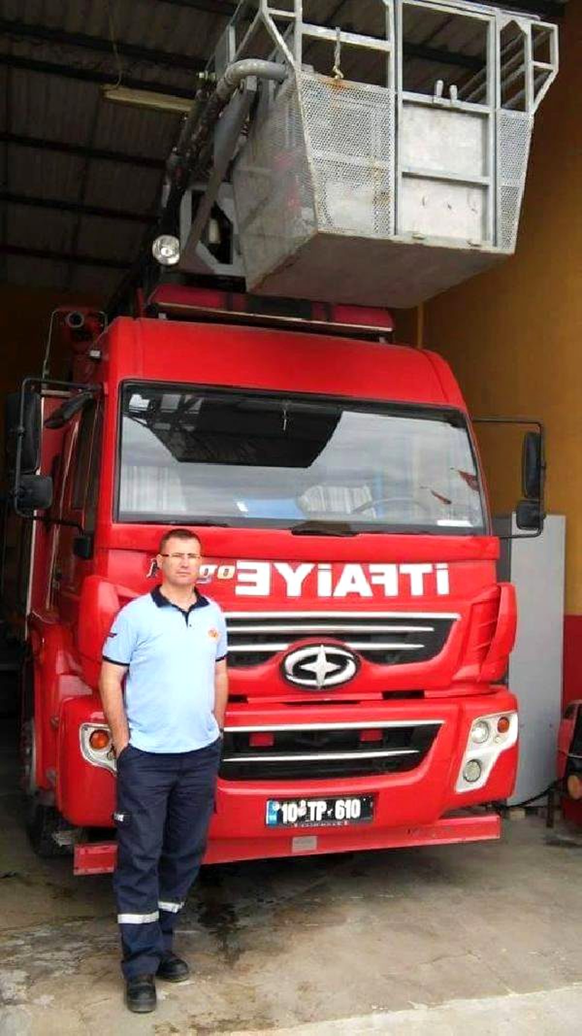 İtfaiyeci Hava Yastığını Denerken Yaralandı