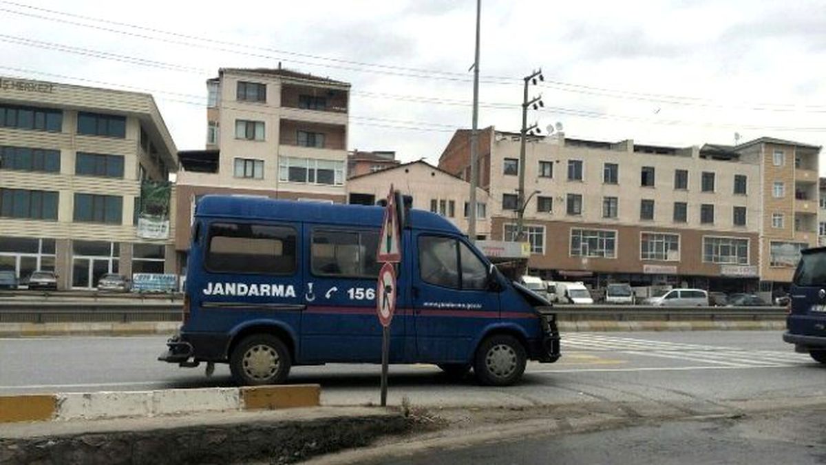 Jandarma Aracında Çıkan Yangın Söndürüldü