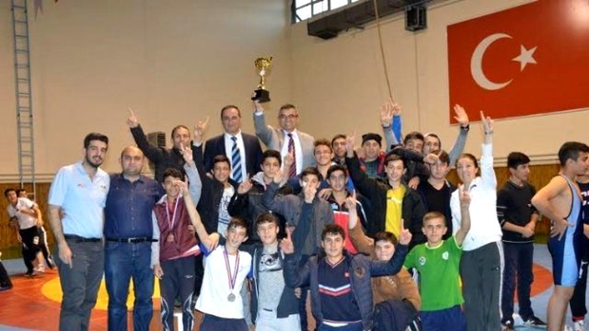 Kızılcahamam Anadolu İmam Hatip Lisesi Güreş Takımı Şampiyon Oldu