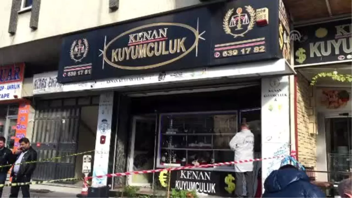 Kuyumcu, Sopayla Kafasına Vuran Şüpheliyi Silahla Yaraladı