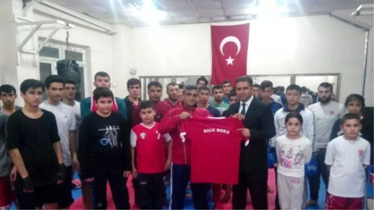 Milletvekili Fırat, Şampiyonaya Hazırlanan Sporcuları Ziyaret Etti