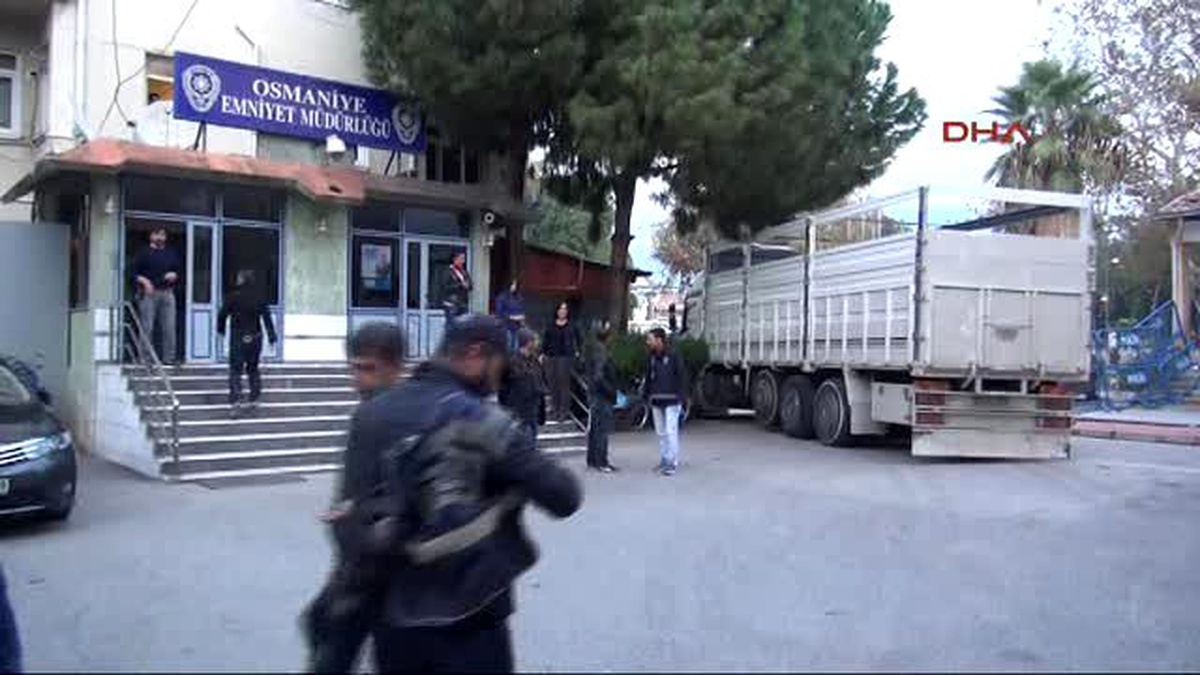 Osmaniye - Briket Yüklü Kamyondan Kaçak Sigara Çıktı