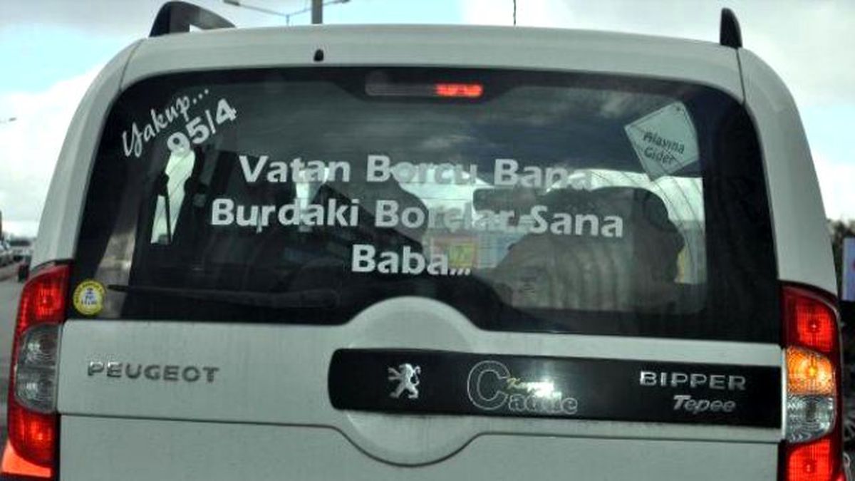 Askere Giden Gencin Otomobilinin Arkasına Yazdırdığı Yazı Güldürdü