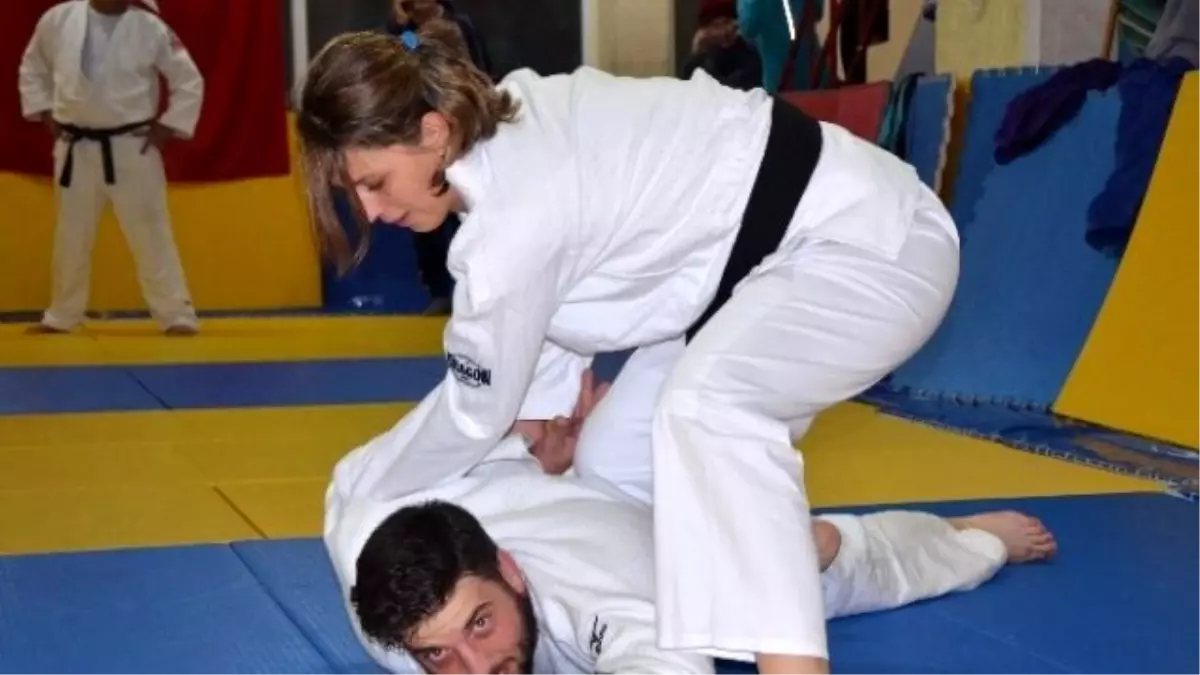 Kadınlar Şiddete Karşı Judo Öğreniyor