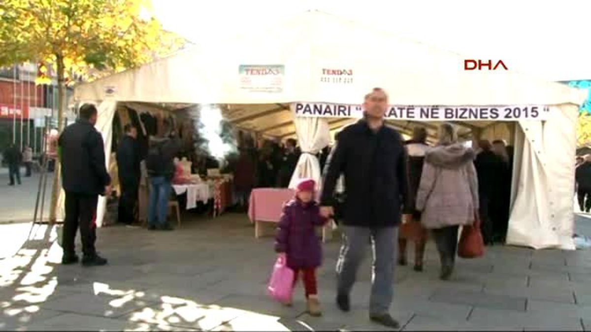 Priştine\'deki Fuarda Kadınlar El Emeklerini Sergiledi