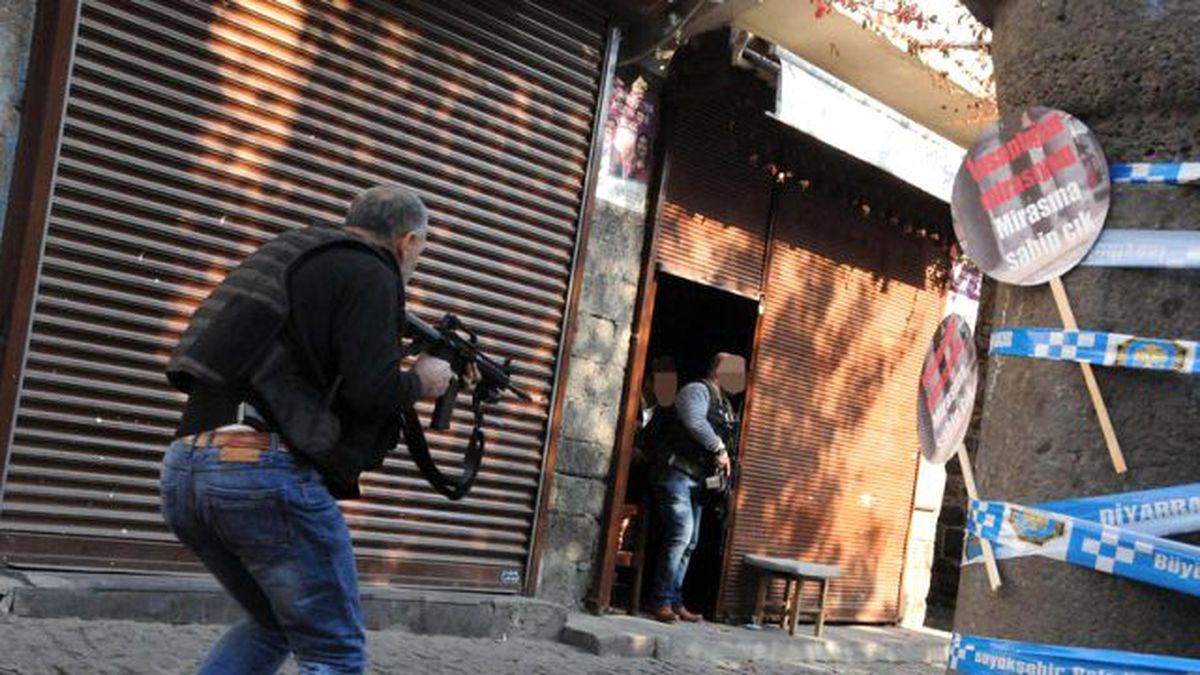 Tahir Elçi Cinayeti Öncesinde 2 Polisi Şehit Eden Teröristler Polisin Takibindeymiş