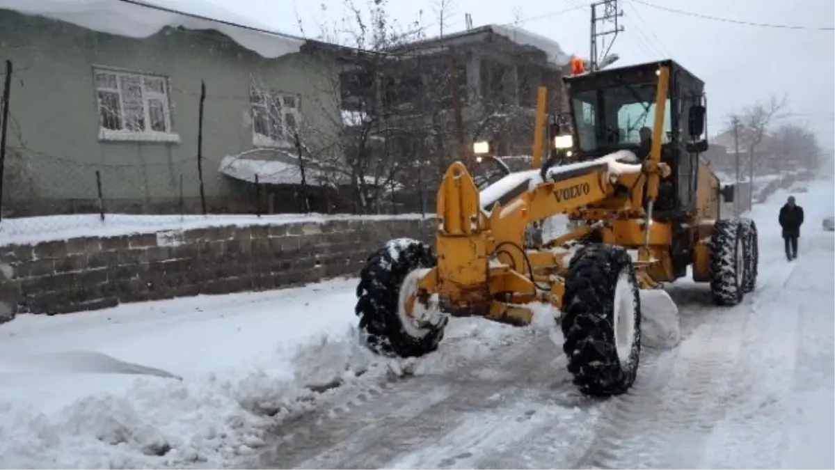 Tatvan Belediyesi\'nden Kar Mesaisi