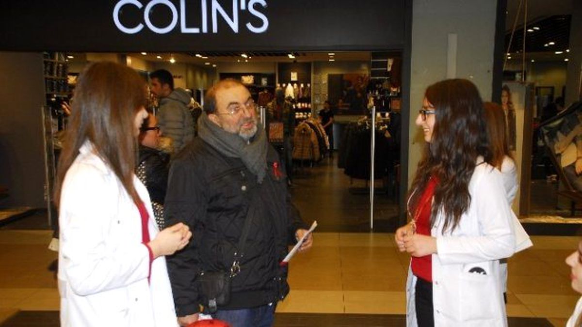 Aıds\'den Korunma Yöntemini Stant Kurarak Anlattılar