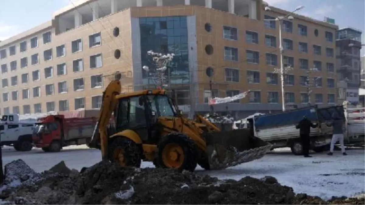 Belediyenin İş Makinesi Polis Denetiminde Çalıştı