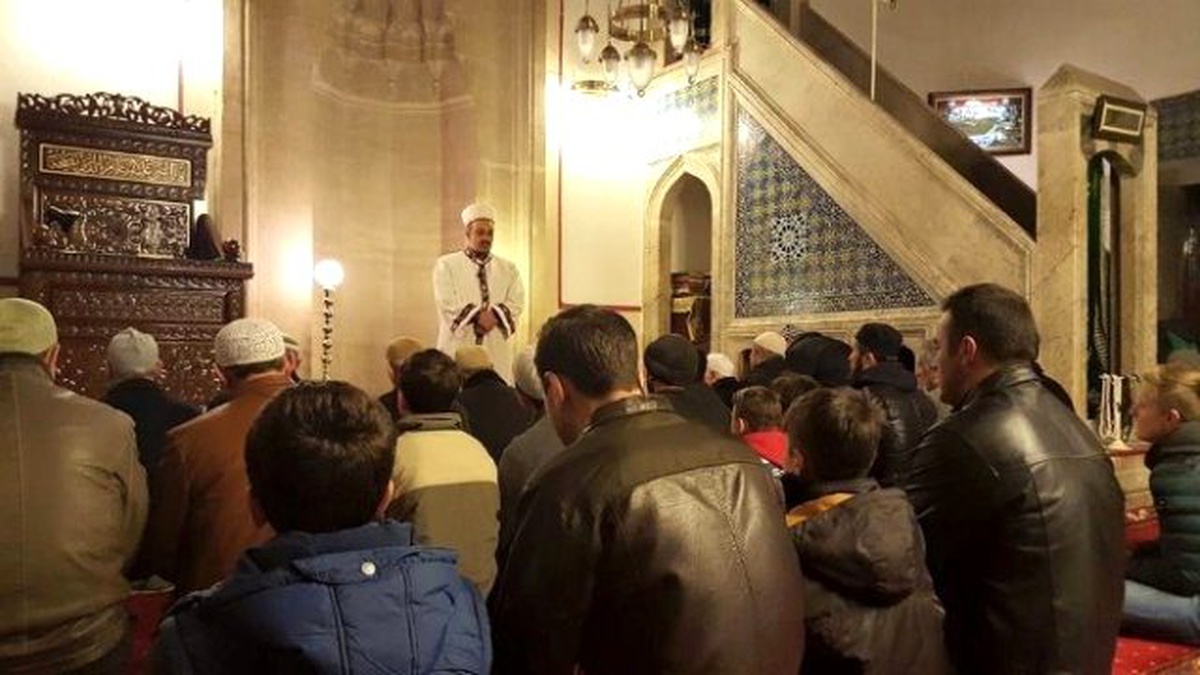 Bozüyük\'te Asım\'ın Nesli Secdelerde Yetişiyor