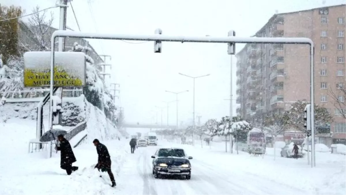 Doğu\'da Sibirya Soğukları! Eksi 16\'yı Gördüler