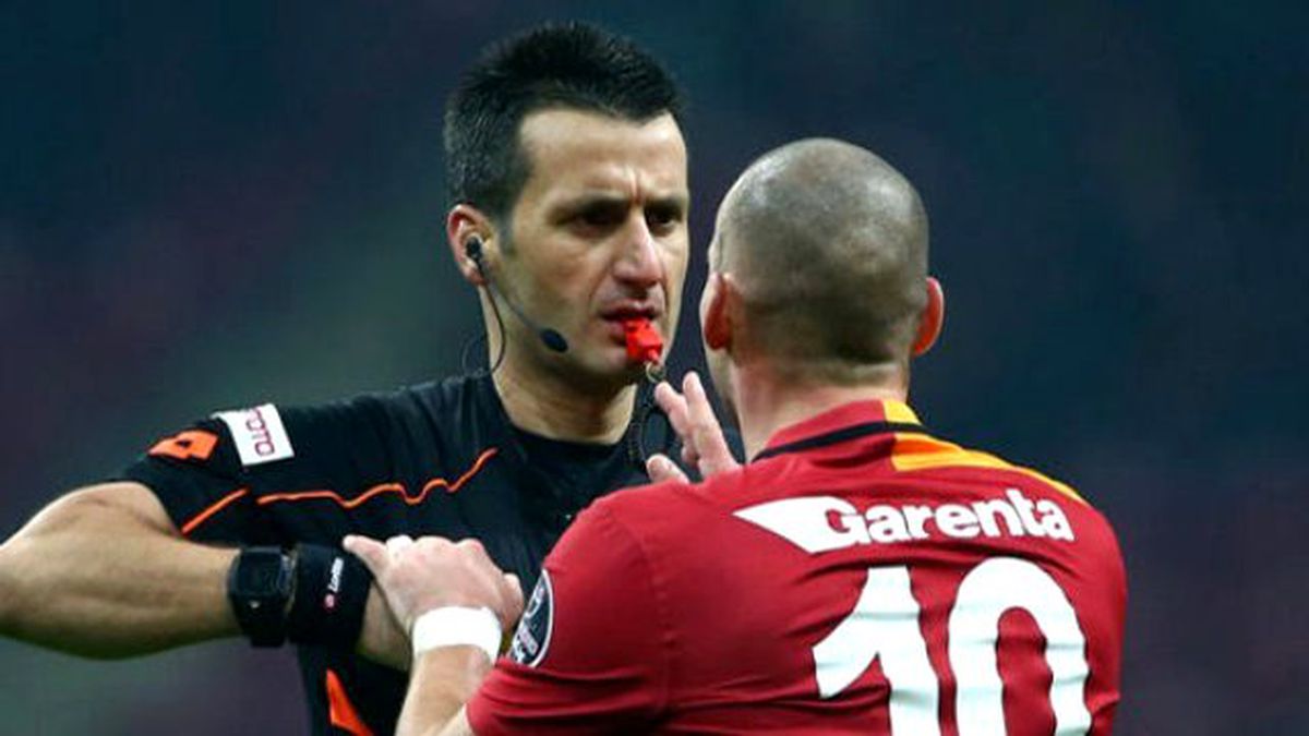 Galatasaraylı Wesley Sneijder, Hakem Suat Arslanboğa'ya Küfür Etti