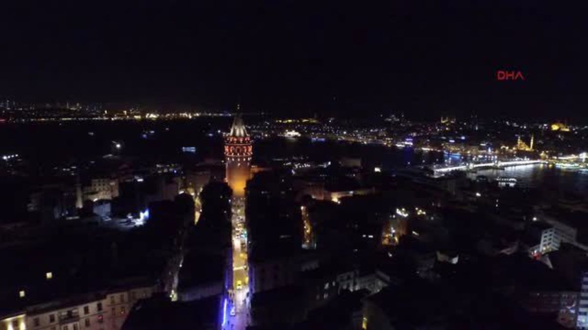 Havadan Görüntülerle Turuncuya Bürünen Kız Kulesi ve Galata Kulesi...