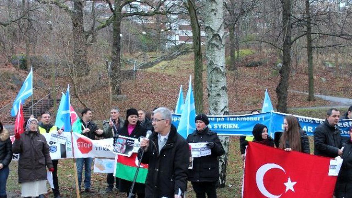 İsveç\'te Rus Büyükelçiliği Önünde Türkmen Protestosu