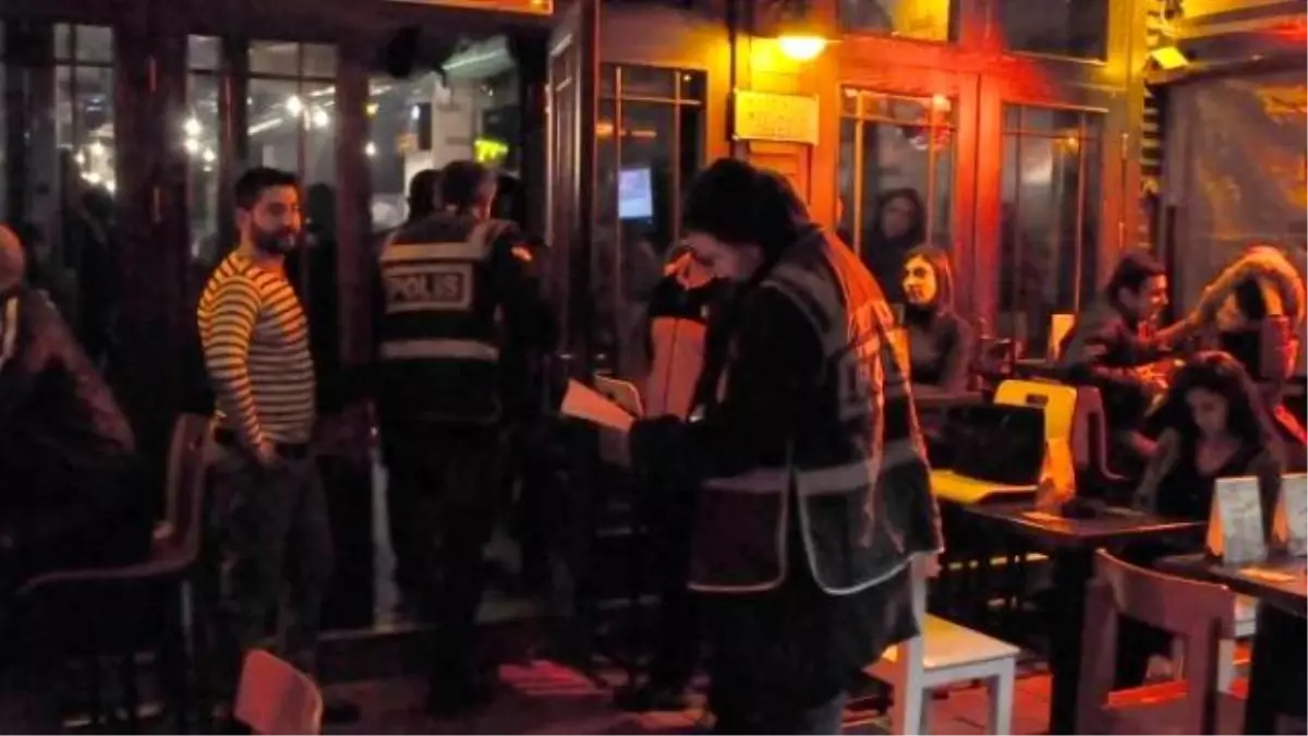 İzmir\'de Polisten İşyerlerine Sahte İçki Denetimi