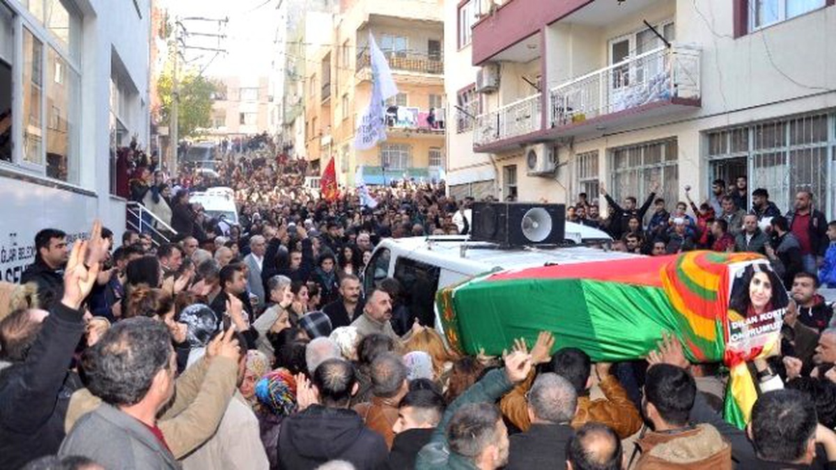 Kadın Teröristin Cenazesi Toprağa Verildi