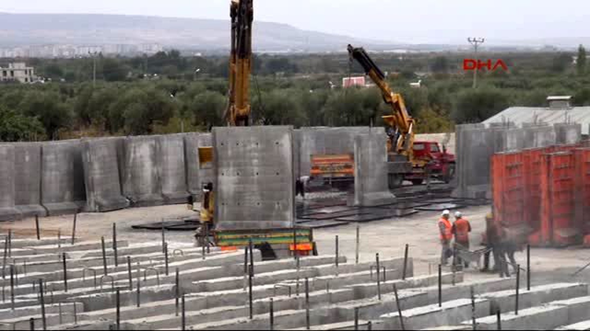 Kilis\'in Suriye Sınırına Duvar Örülecek Arşiv
