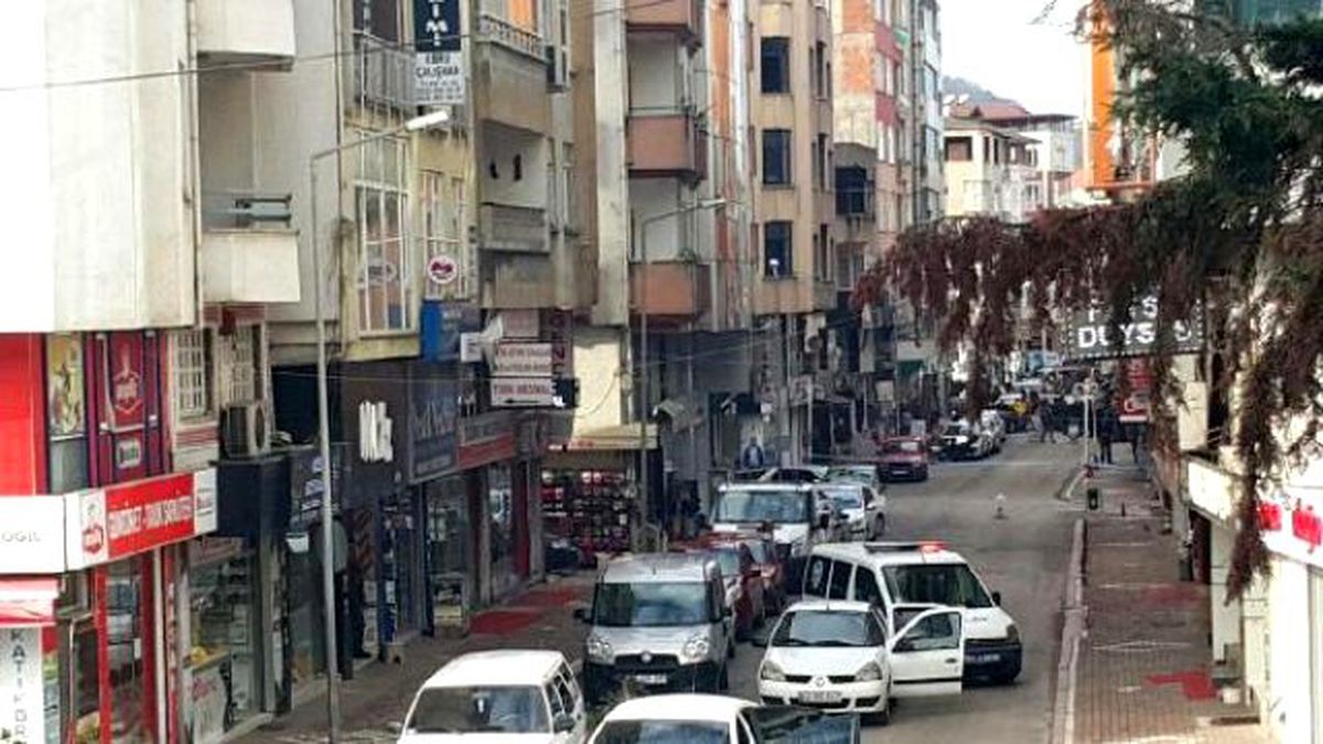 Kuyumcuya Giren Soyguncular, 1 Kişiyi Vurup 2 Kişiyi de Rehin Aldı