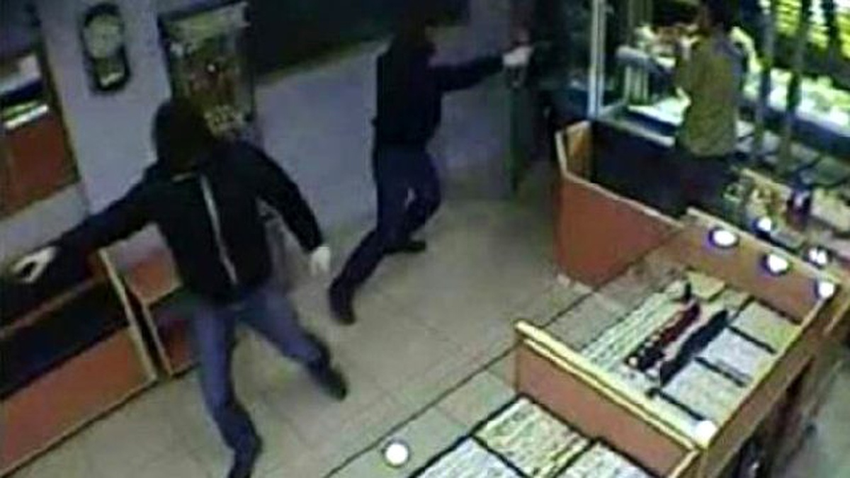Ordu\'da Silahlı Kuyumcu Soyguncuları 1 Kişiyi Vurup, 3 Kişiyi Rehin Aldı (3)