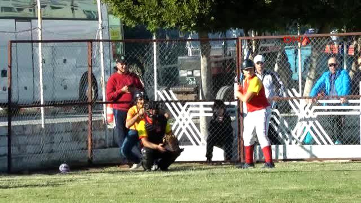 Türkiye Beyzbol ve Softbol Şampiyonası Kemer\'de Yapılıyor
