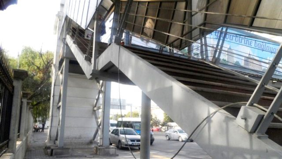 Hırsızlar, Engelli Asansörlerinin Çağırma Butonları Bile Çaldı