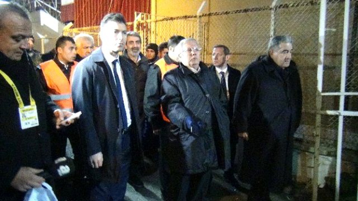 Aziz Yıldırım Gazetecilere Tepki Gösterdi