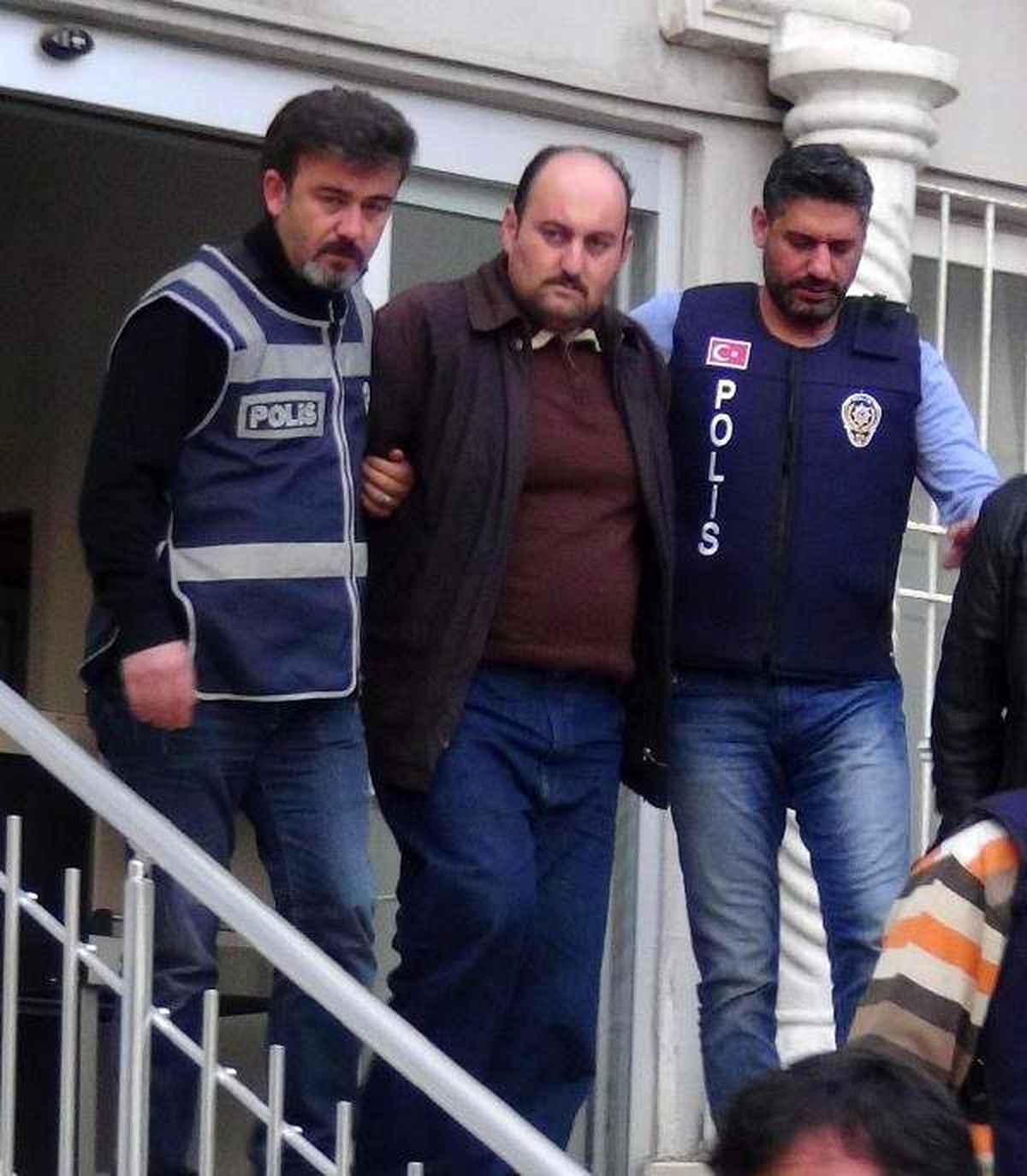 Belediye Şoförü, Eşini ve 2 Çocuğunu Öldürüp İntihara Kalkıştı