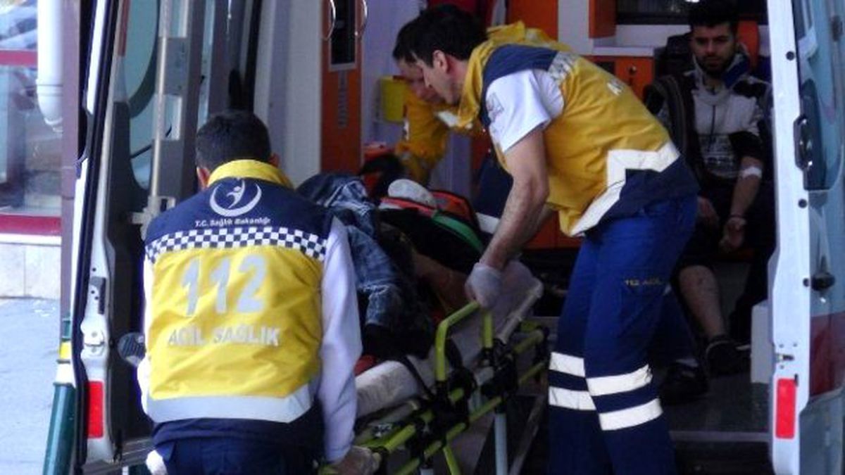 Otomobile Çarptıktan Sonra Takla Atan Kamyonet Kameralara Yansıdı