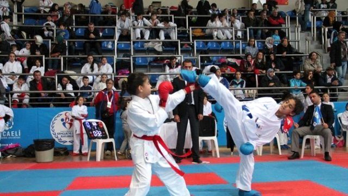 Büyükşehir Karate Ligi\'nin İkinci Etabı Yapıldı