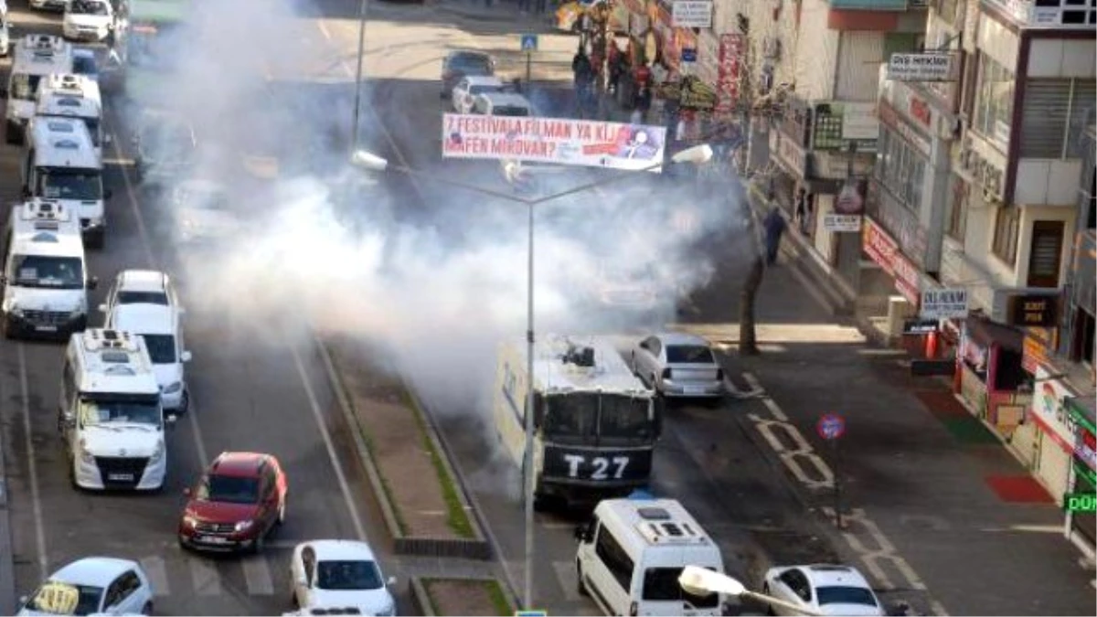 Diyarbakır\'da Polise Ses Bombalı Saldırı