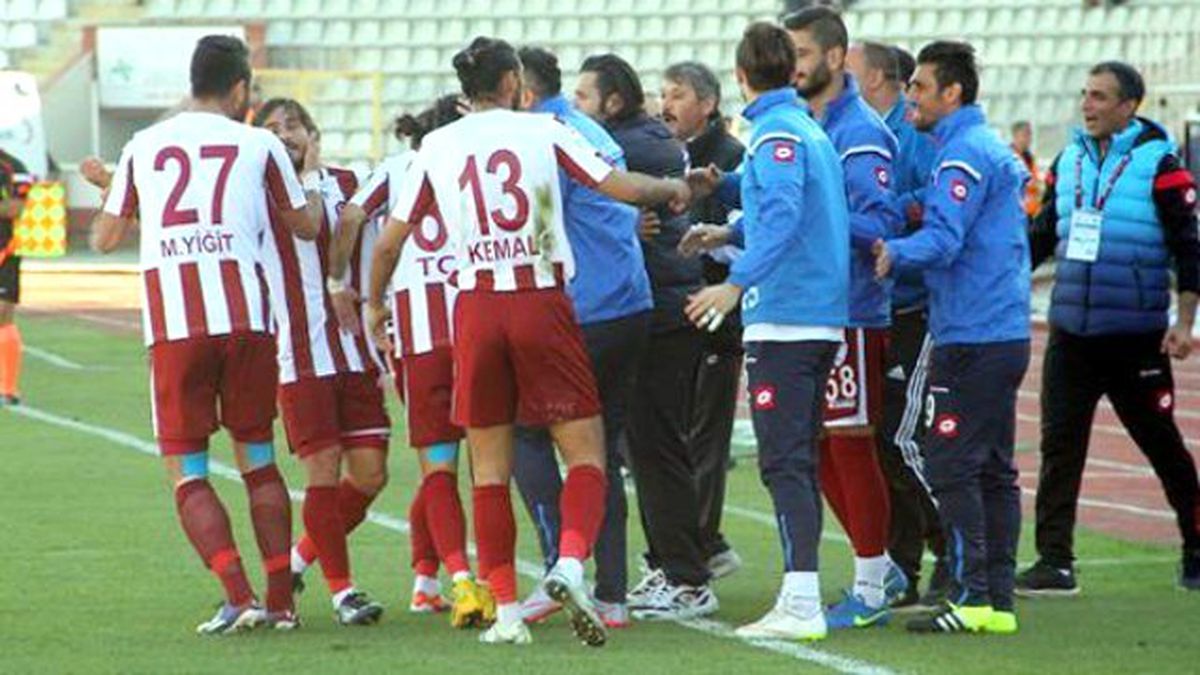 Elazığspor'da 9 Futbolcu, Paralarını Alamadıkları İçin TFF'ye Başvurdu
