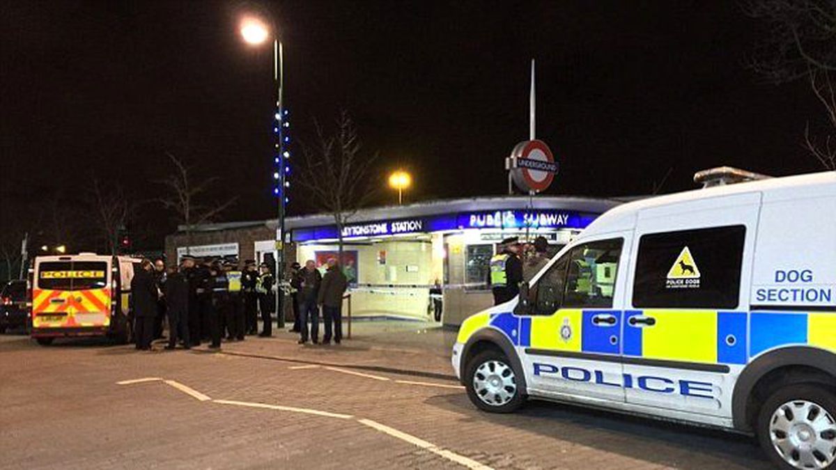 Londra Metrosu'nda Bir Saldırgan 'Bu Suriye İçin' Diyerek Etrafa Saldırdı