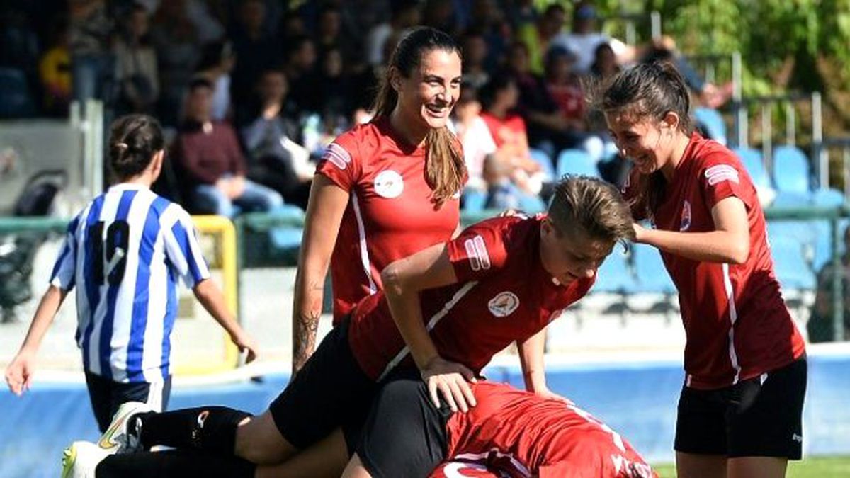 Muratpaşa\'nın Kadınları İzmir\'den Mutlu Döndü
