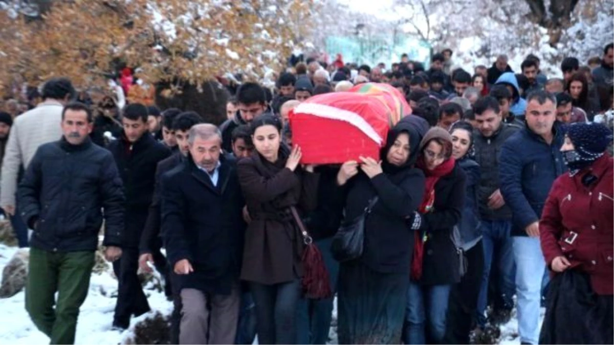 Polis İle Girdiği Çatışmada Ölen Güler Eroğlu, Köyünde Toprağa Verildi