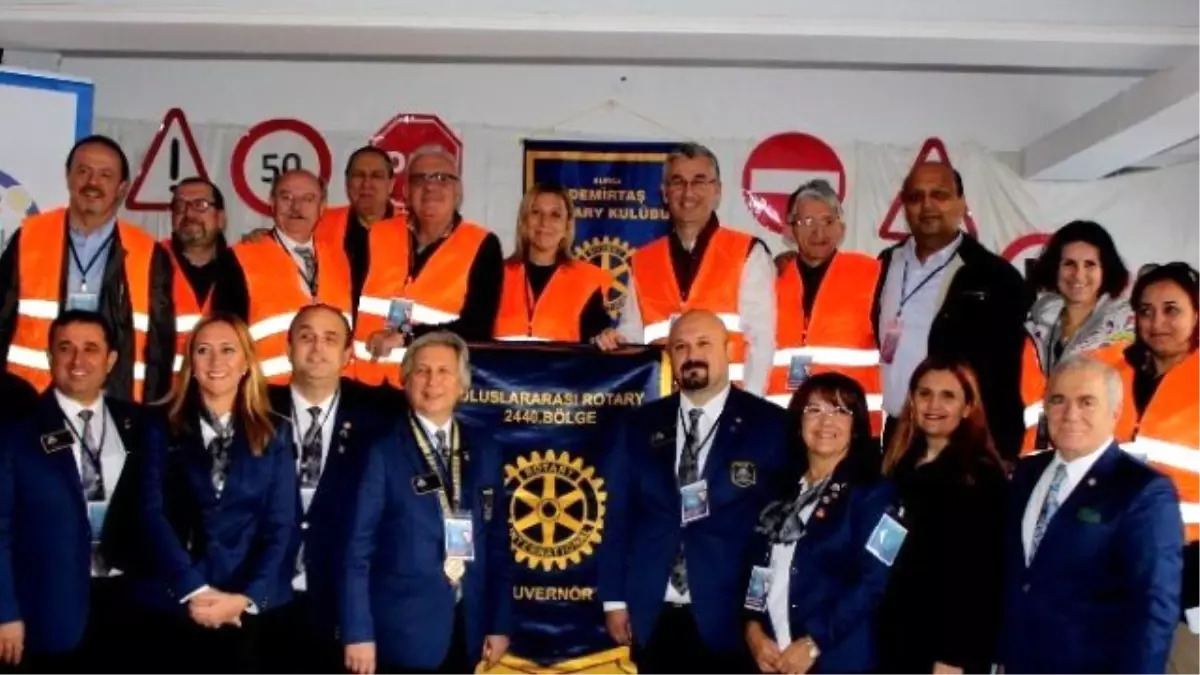 Rotaryanlar Halkla Birlikte Trafik Çalıştayı Düzenledi